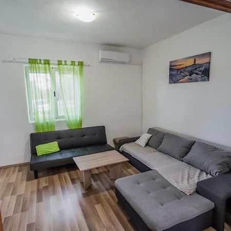 Vacation Home Ivan Kasic Экстерьер фото